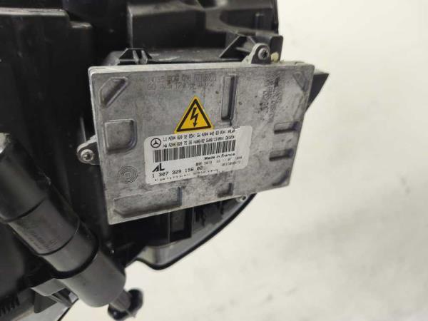 PHARE DROIT MERCEDES - Vue 3